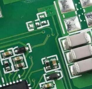 深圳風(fēng)華貼片電容代理商：怎么判斷貼片電容漏電？
